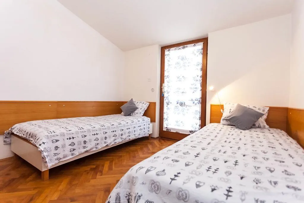 Apartments & Room Diana Pakoštane Kroatien