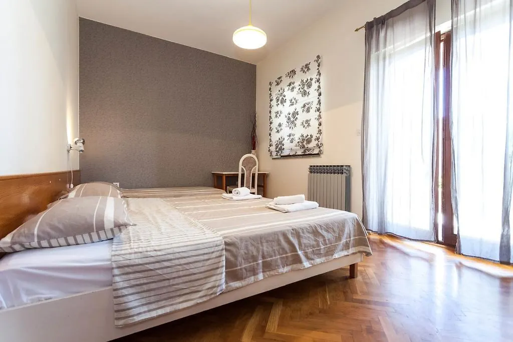 Apartments & Room Diana Pakoštane