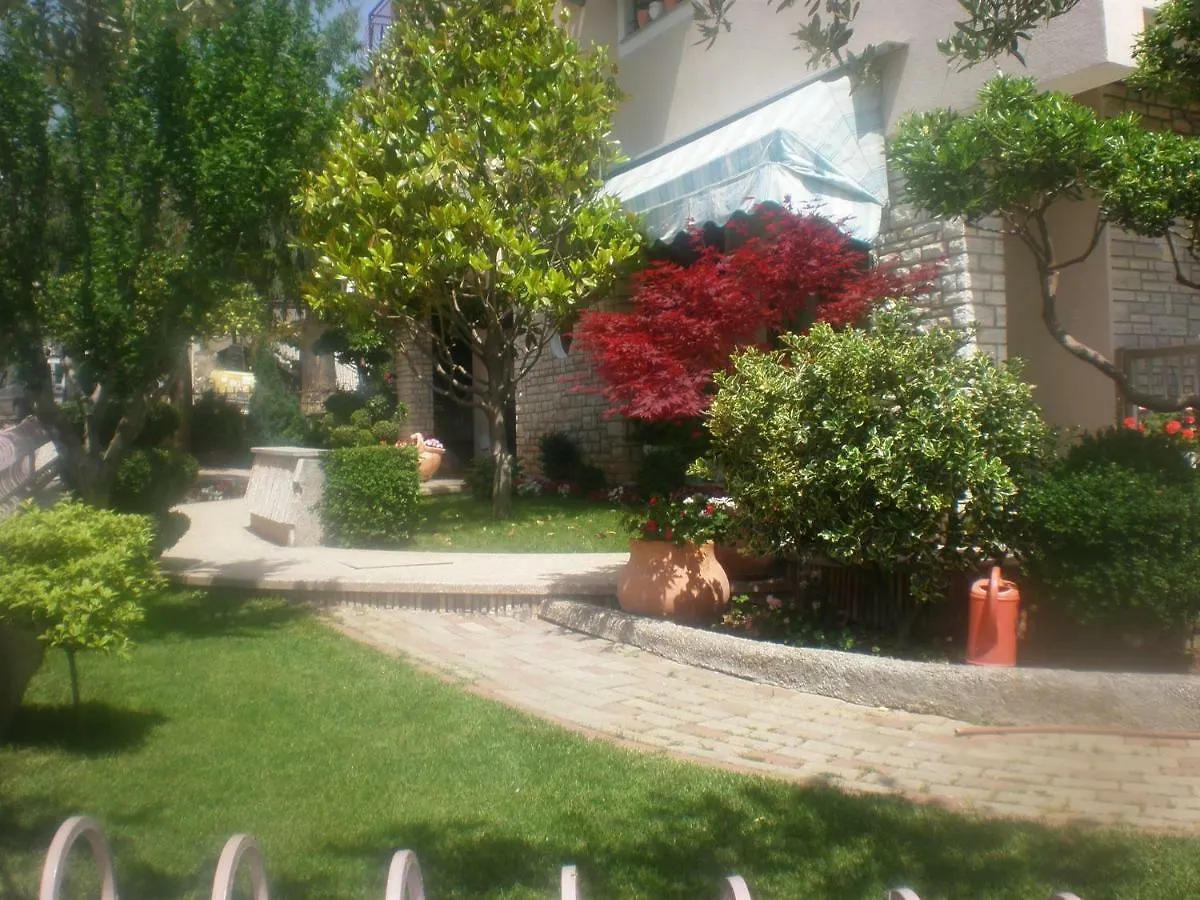 Apartments & Room Diana Pakoštane